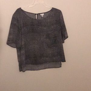 Dynamite. Short sleeve blouse. Black and white. L